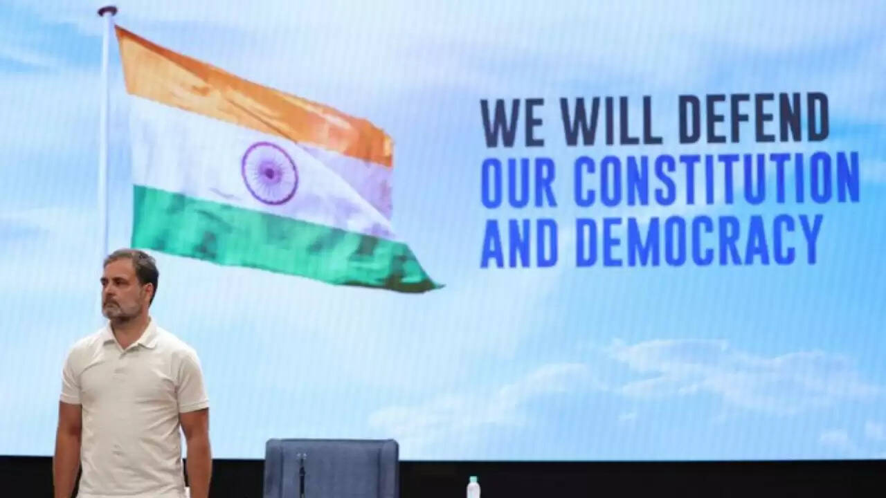 राहुल गांधी ने चुनाव आयोग पर गंभीर आरोप लगाए, वोटों की चोरी का दावा