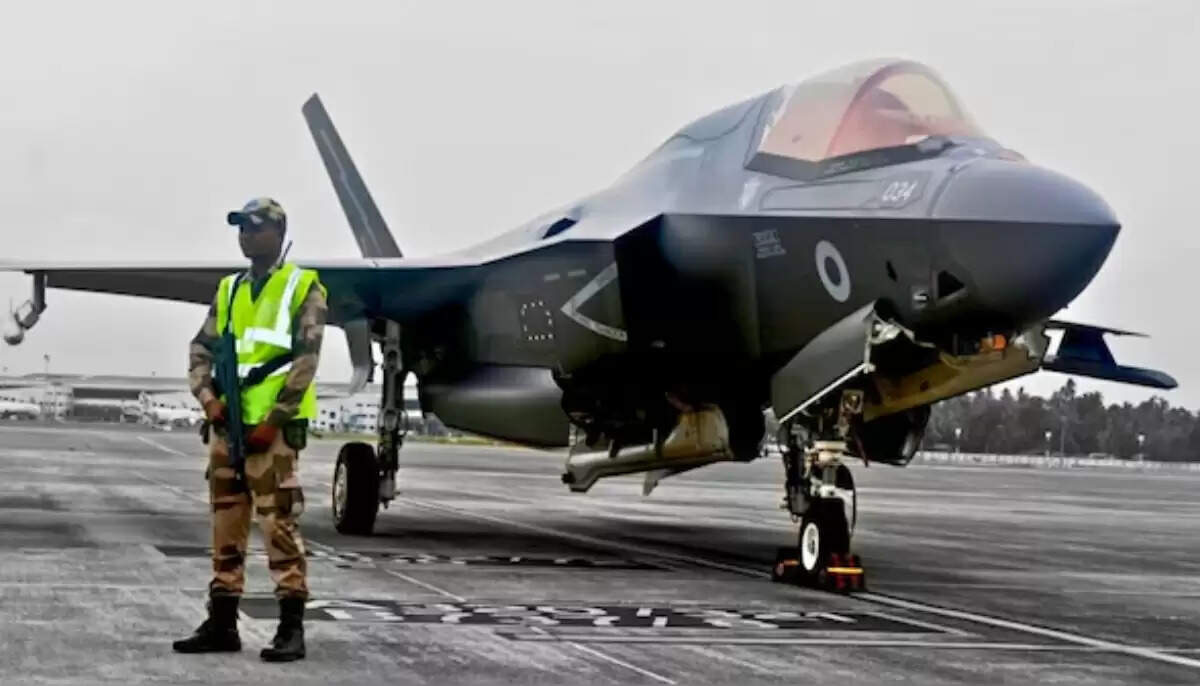 ब्रिटेन का F-35B फाइटर जेट 12 दिनों से केरल एयरपोर्ट पर खड़ा