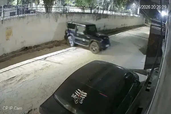 फर्रुखाबाद में थार गाड़ी पार्क करते समय बुजुर्ग महिला की दर्दनाक मौत