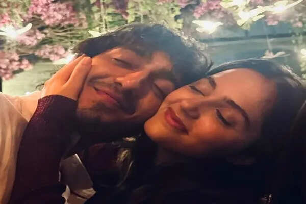 अहान पांडे के जन्मदिन पर अनीत पड्डा का भावुक संदेश