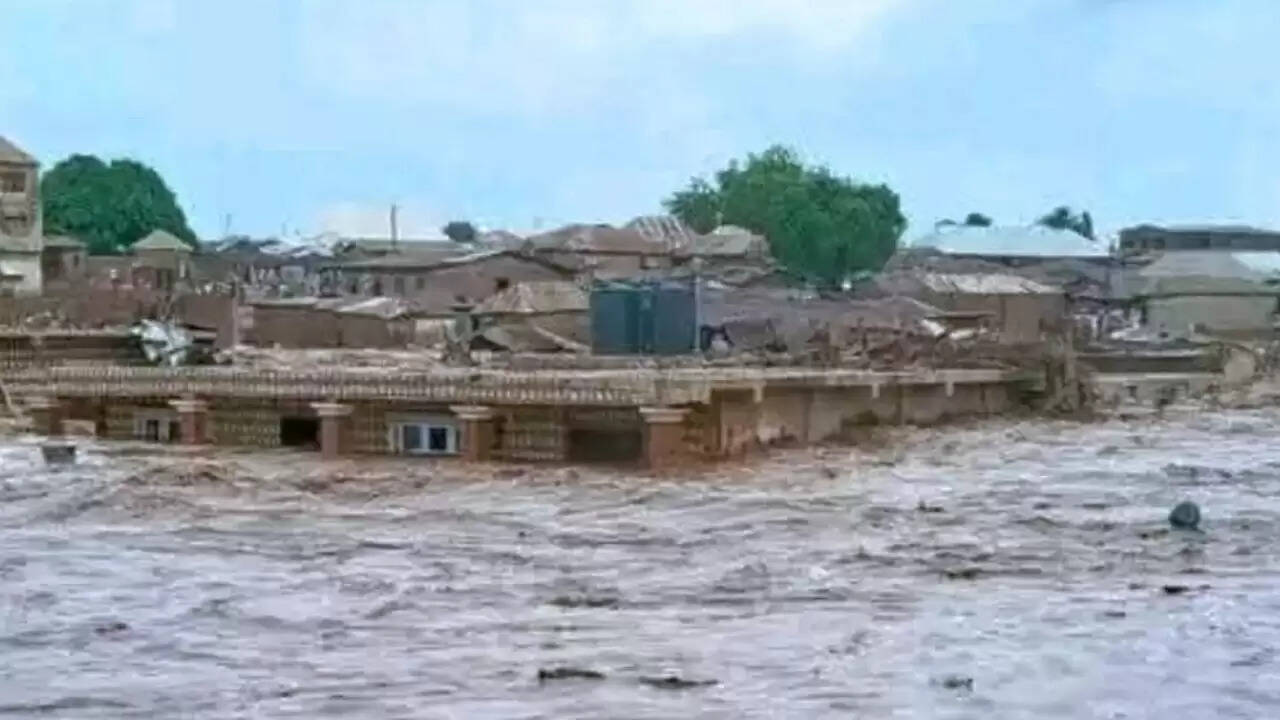 मध्य नाइजीरिया में बाढ़ से बढ़ी तबाही: 36 लोगों की जान गई