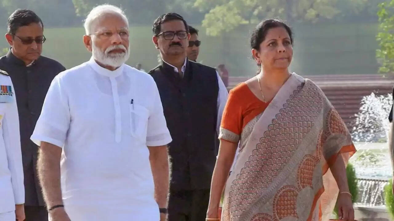 मोदी सरकार का बड़ा तोहफा: जीएसटी में सुधार से उपभोक्ताओं को मिलेगी राहत