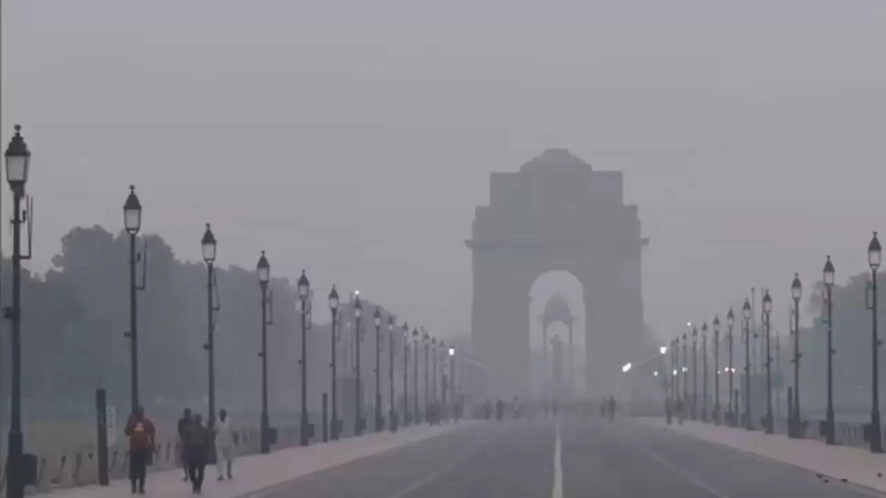 दिल्ली में सर्दी का नया रिकॉर्ड: तापमान गिरकर 4.2 डिग्री सेल्सियस तक पहुंचा