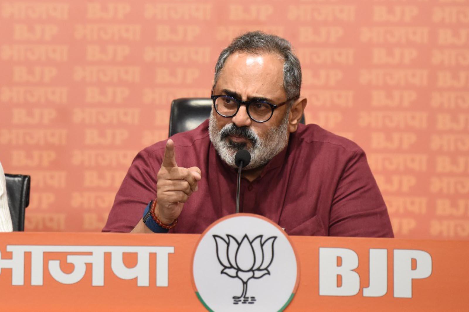 पूर्व केंद्रीय मंत्री राजीव चंद्रशेखर 02 अगस्त को भाजपा मुख्यालय में एक प्रेस कॉन्फ्रेंस को संबोधित करते हुए।