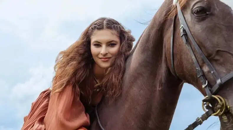 दारा सिंह की पोती अमेलिया रंधावा: मॉडलिंग और फिल्ममेकिंग में कर रही हैं कदम