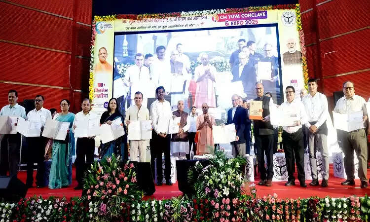 योगी आदित्यनाथ ने लखनऊ में युवा उद्यमी विकास अभियान का उद्घाटन किया