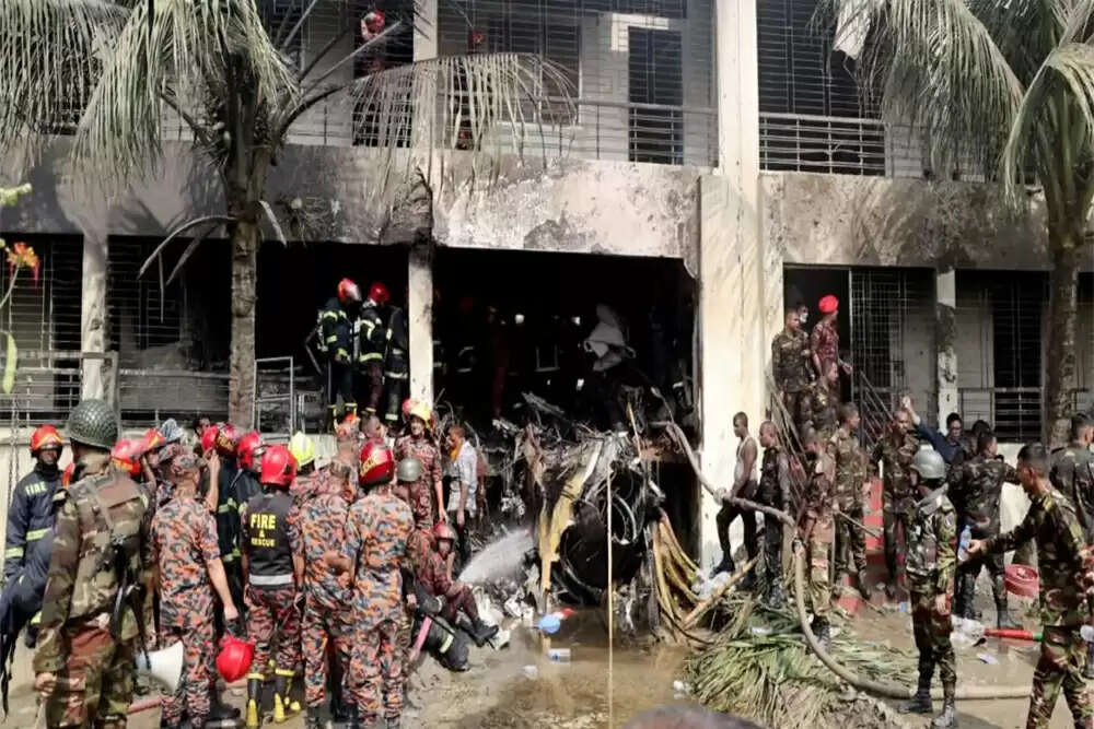 बांग्लादेश में विमान दुर्घटना में 27 लोगों की मौत, 25 छात्र शामिल