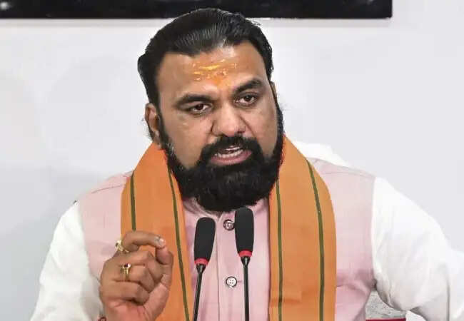 बिहार के मुख्यमंत्री ने पेट्रोल और डीजल की बचत के लिए वाहनों की संख्या कम करने का किया आग्रह