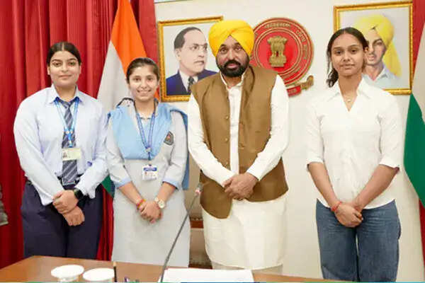 पंजाब बोर्ड 12वीं परीक्षा परिणाम: लड़कियों ने किया शानदार प्रदर्शन