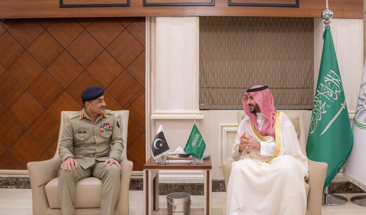 ईरान-इजरायल संघर्ष का असर: सऊदी अरब और पाकिस्तान की आपात बैठक