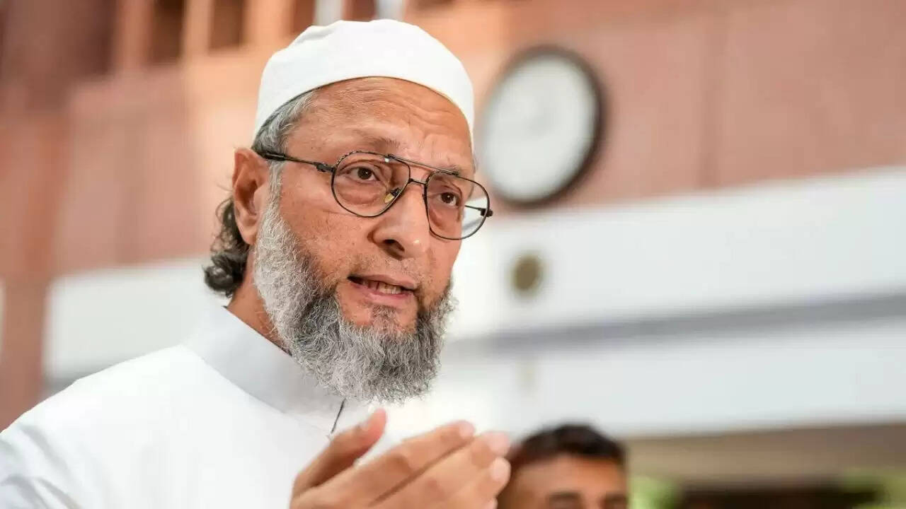 उपराष्ट्रपति चुनाव में ओवैसी का बड़ा समर्थन: जस्टिस सुदर्शन रेड्डी को मिलेगा एआईएमआईएम का साथ