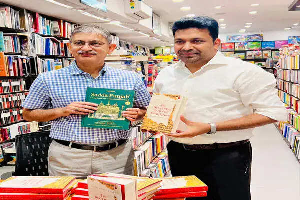 शशि रंजन कुमार का चंडीगढ़ दौरा: नई पुस्तक 'द डिक्लाइन ऑफ हिंदू सिविलाइजेशन' का विमोचन