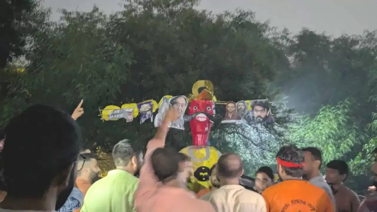 जेएनयू में दुर्गा पूजा जुलूस के दौरान तनाव: ABVP और वामपंथी छात्रों के बीच झड़प