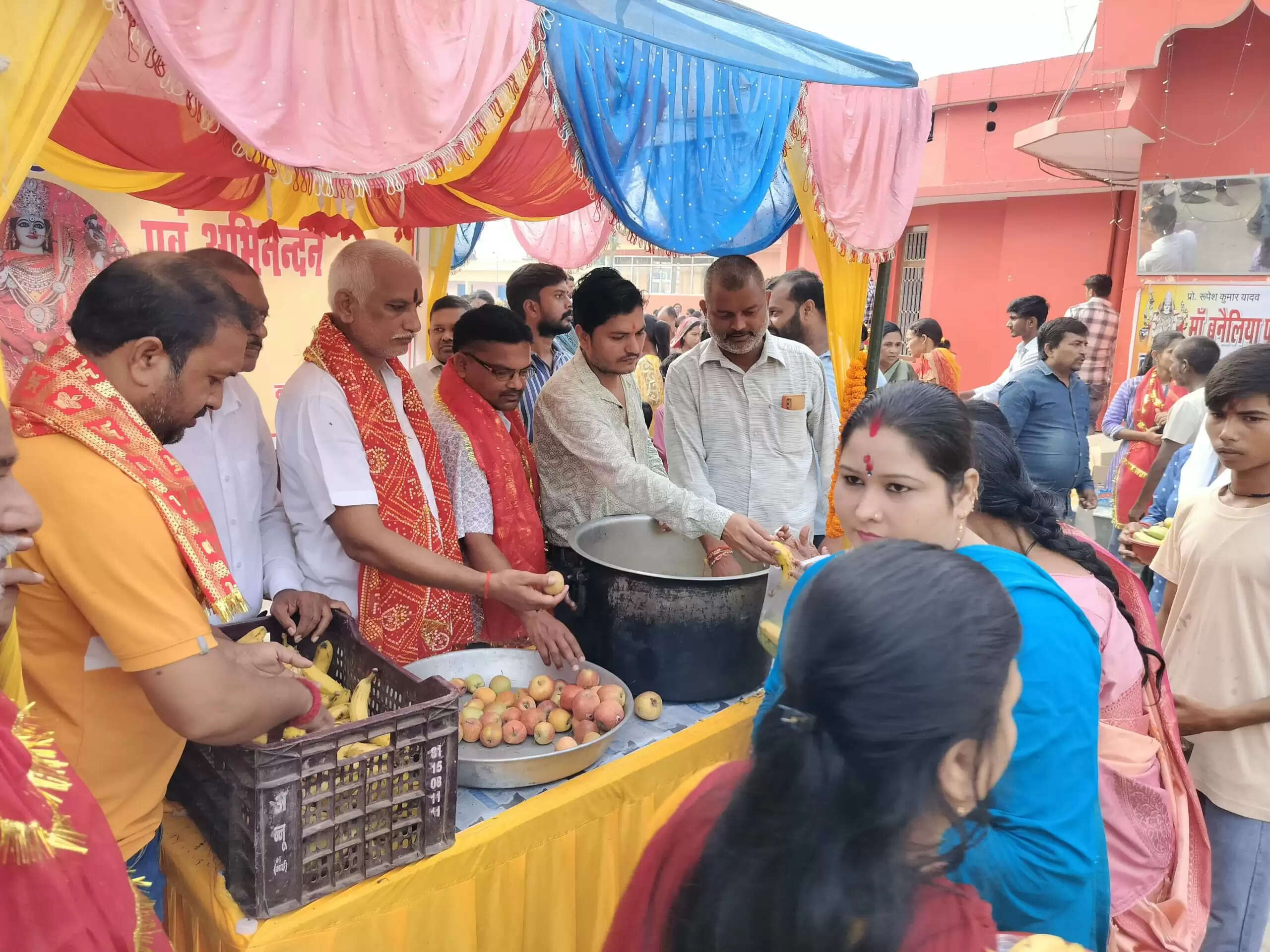 नवरात्रि के अवसर पर चेयरमैन बृजेश मणि ने माँ बनैलिया मंदिर में की पूजा