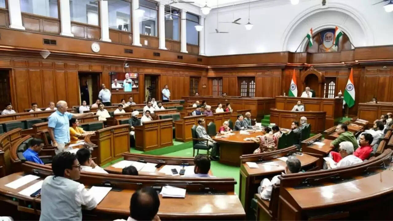 दिल्ली विधानसभा में पेश हुआ नया स्कूल शिक्षा विधेयक: क्या बदलेगी फीस की संरचना?