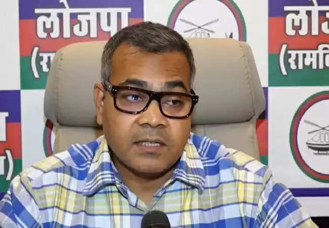 बिहार में भाजपा का आरोप: तेजस्वी यादव के मंच से अपशब्दों का प्रयोग