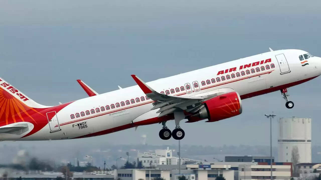 दिल्ली से वियना जा रही एयर इंडिया फ्लाइट में खतरनाक गिरावट, DGCA ने शुरू की जांच