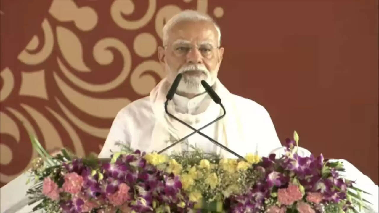 प्रधानमंत्री मोदी की अपील: स्वदेशी उत्पादों को अपनाने का समय
