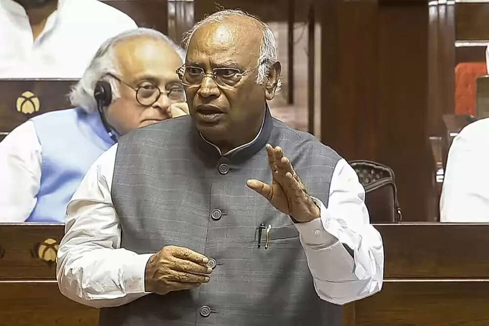 बिहार में विशेष पुनरीक्षण पर संसद में हंगामा, खड़गे ने उठाए सवाल