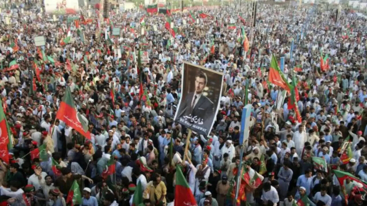 गिलगित-बाल्टिस्तान में राजनीतिक उथल-पुथल: युवाओं का विरोध और विपक्ष का समर्थन