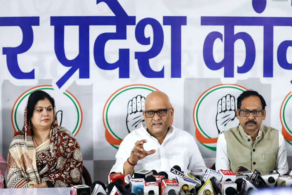 उत्तर प्रदेश विधानसभा चुनाव: राजनीतिक खींचतान और मुस्लिम-दलित वोटों की जंग