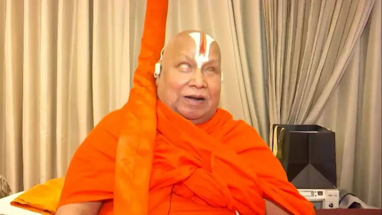 सेना प्रमुख जनरल द्विवेदी ने राम मंत्र की दीक्षा ली, गुरु ने मांगी PoK