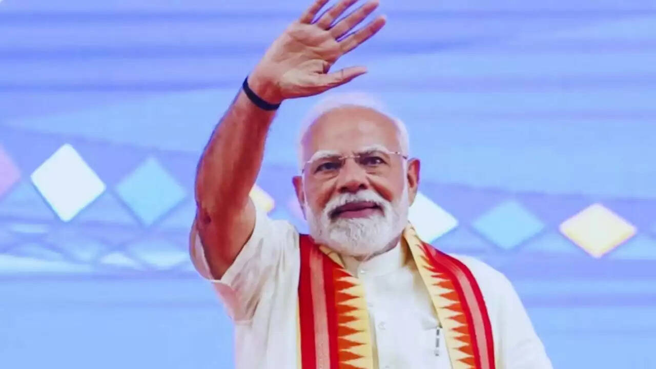 प्रधानमंत्री मोदी का मणिपुर दौरा: विकास की नई राहें और सामाजिक सौहार्द का संदेश