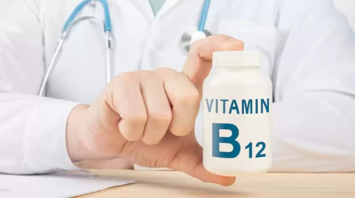 विटामिन B-12 की कमी: लक्षण, कारण और प्राकृतिक स्रोत