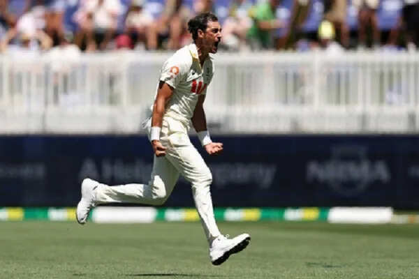 पर्थ टेस्ट में एशेज सीरीज का रोमांच: दोनों टीमों का कम ओवर खेलना