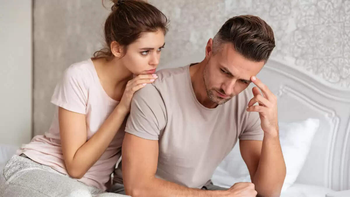 रिश्तों में प्यार की कमी के 6 संकेत जिन्हें न करें नजरअंदाज