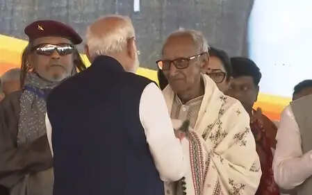 कोलकाता में BJP के शपथ ग्रहण समारोह में PM मोदी का भावुक पल