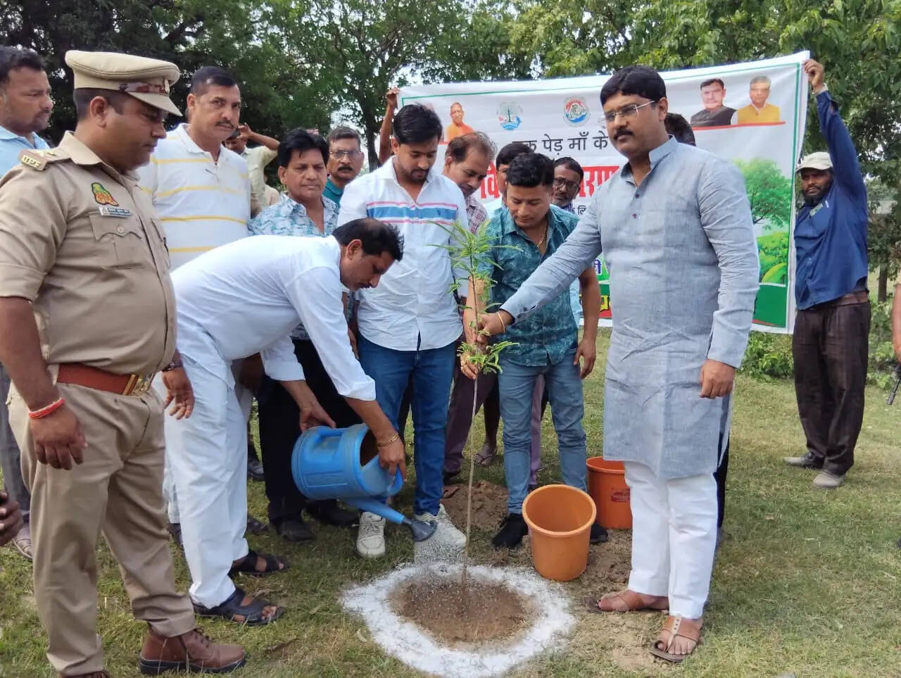 योगी आदित्यनाथ के जन्मदिन पर वृक्षारोपण कार्यक्रम का आयोजन