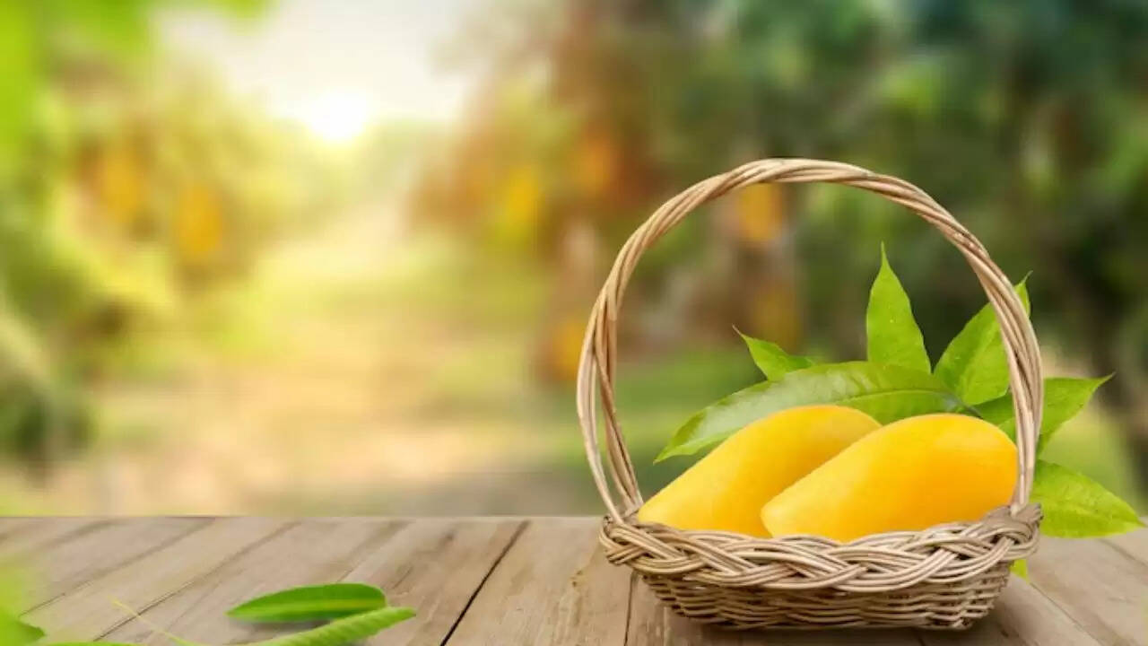 आम के फायदे: क्या पिंपल्स का कारण बनता है आम?