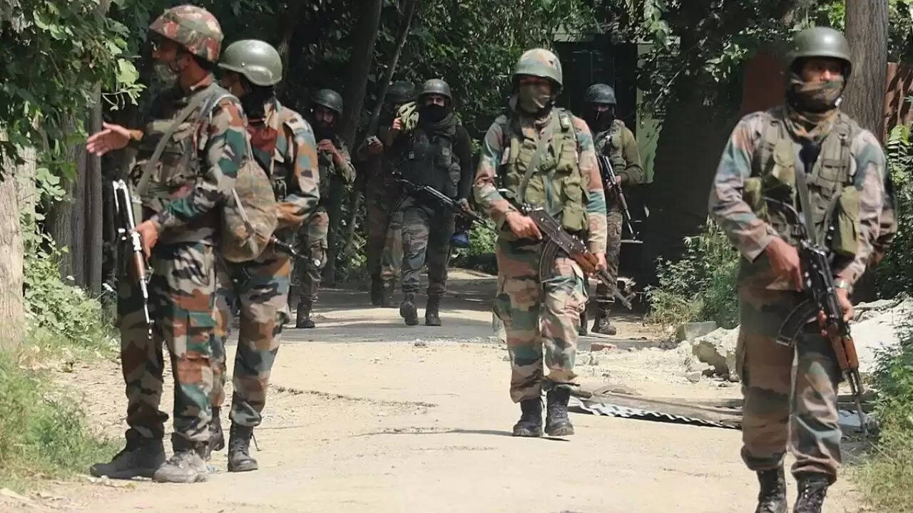 भारतीय सेना ने कुलगाम में आतंकवादी ठिकाने का किया सफाया