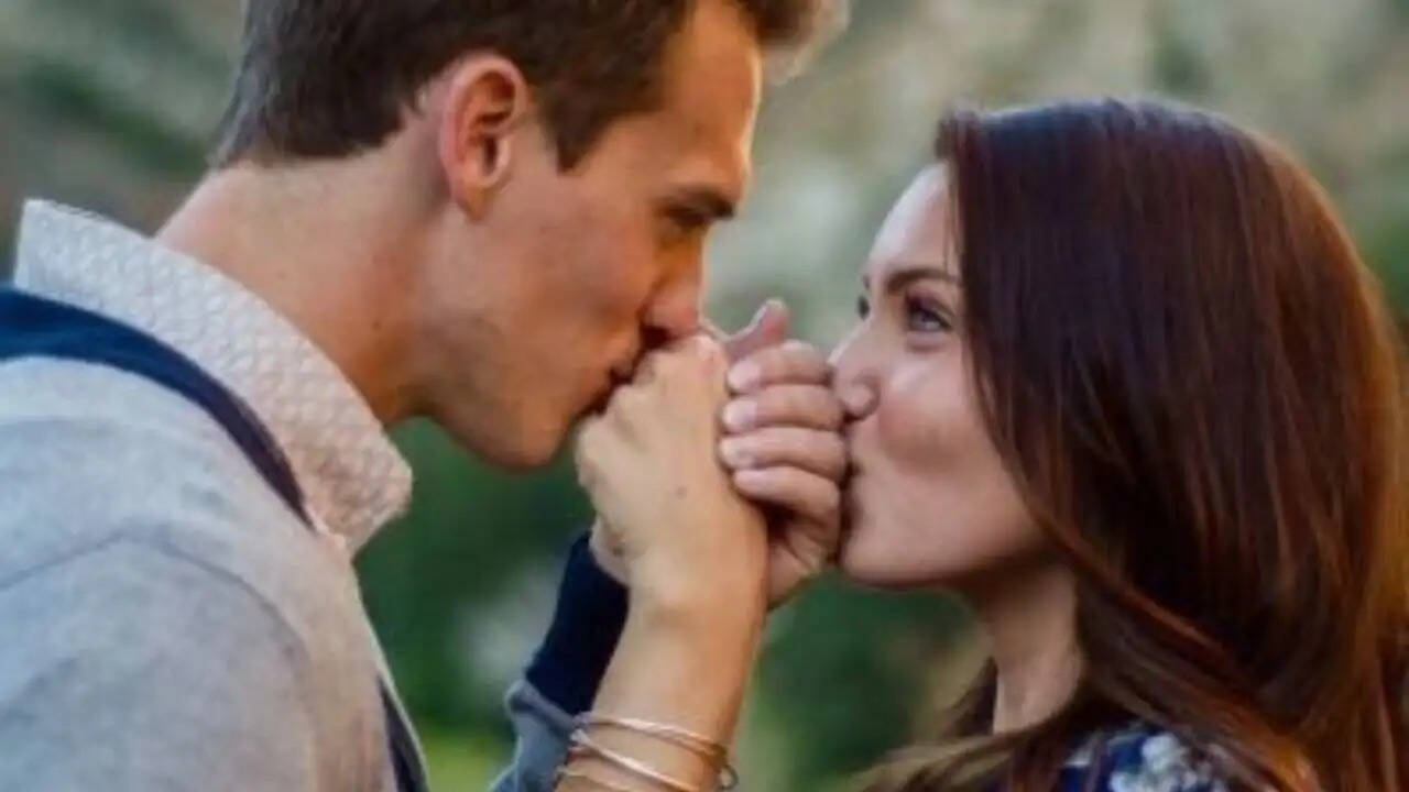 क्या पुरुष प्यार में महिलाओं से पहले पड़ते हैं? नई रिसर्च के निष्कर्ष