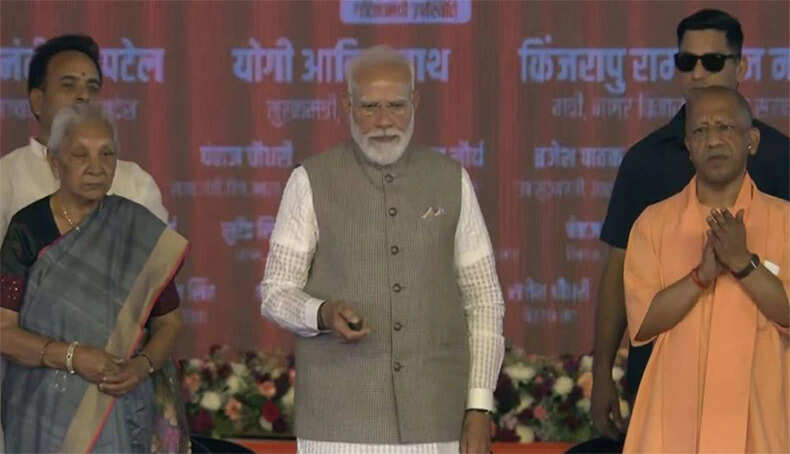 प्रधानमंत्री मोदी ने नोएडा अंतरराष्ट्रीय हवाईअड्डे का उद्घाटन किया