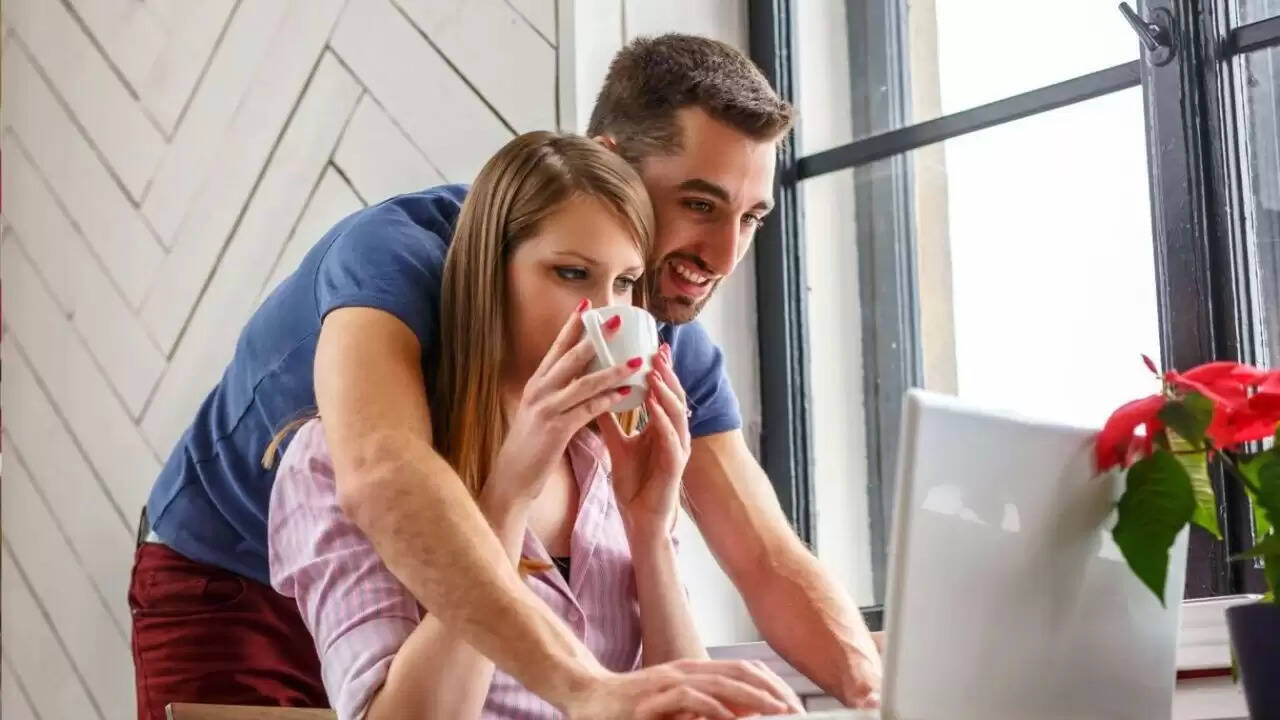 क्या ऑफिस रोमांस भारत में बढ़ रहा है? जानें दिलचस्प आंकड़े