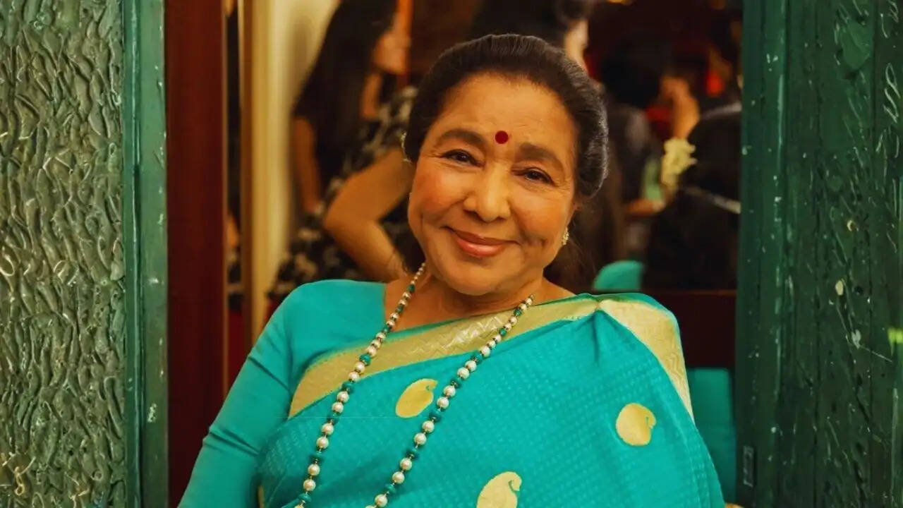 संगीत की दिग्गज आशा भोसले का निधन: अंतिम संस्कार में राजकीय सम्मान