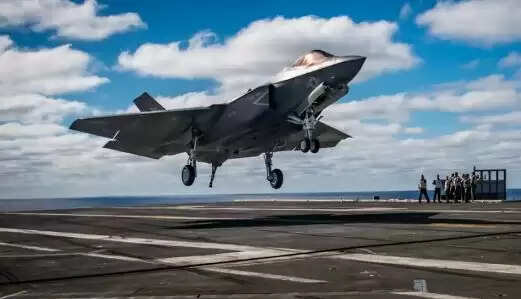 कैलिफोर्निया में F-35C लड़ाकू विमान की दुर्घटना, पायलट सुरक्षित