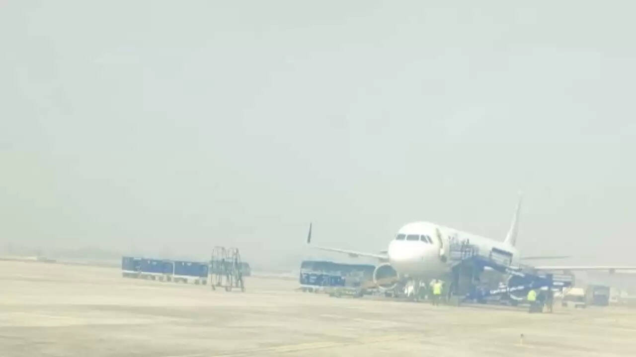 इंडिगो फ्लाइट को बम की धमकी, लखनऊ में इमरजेंसी लैंडिंग