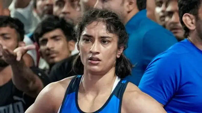 विनेश फोगाट एशियन गेम्स ट्रायल में मीनाक्षी से हारी