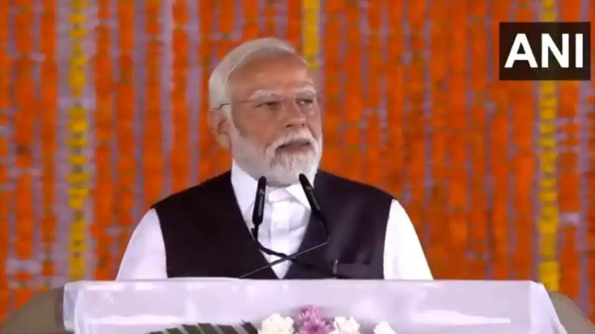 पीएम मोदी ने जम्मू-कश्मीर में चिनाब रेल ब्रिज का उद्घाटन किया