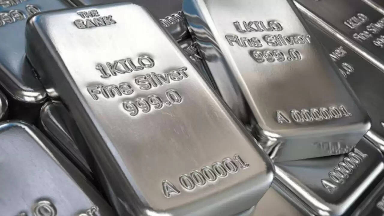 चांदी की कीमतों में तेजी: निवेशकों का बढ़ा भरोसा, जानें क्या है कारण