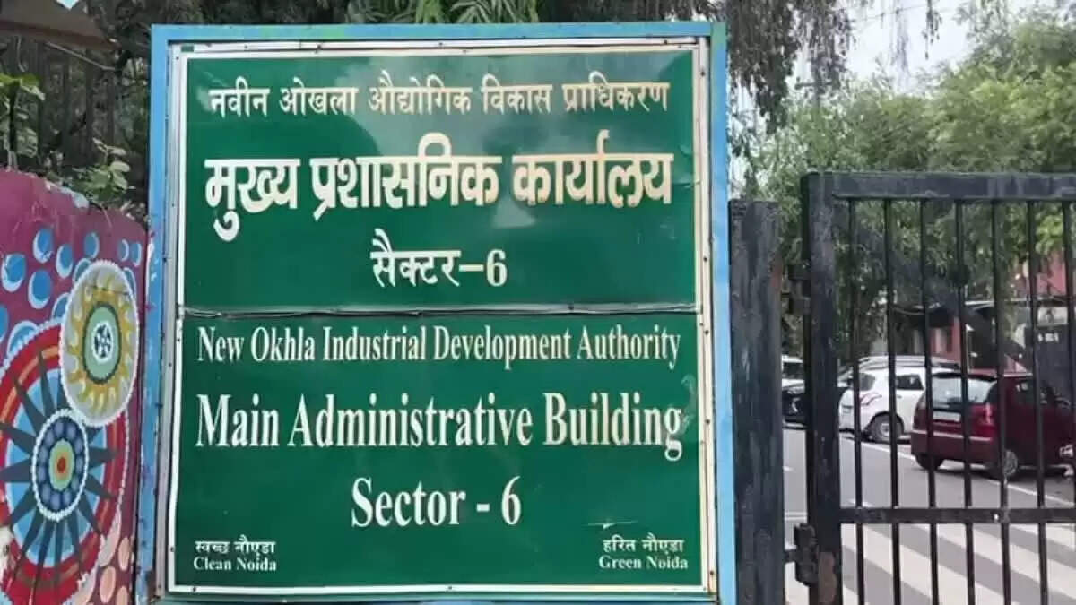 नोएडा में दबंगों ने तोड़ी अथॉरिटी की सील, मामला दर्ज
