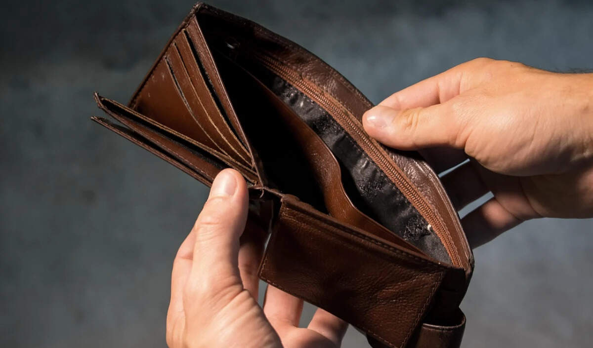 कर्ज से मुक्ति के ज्योतिषीय उपाय और कारण