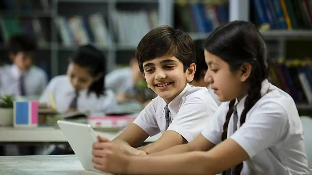 भारत में स्कूली शिक्षा में नामांकन में गिरावट: 37 लाख छात्रों की कमी