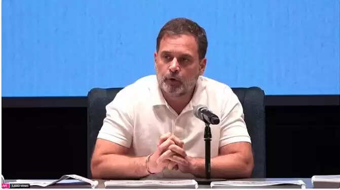 राहुल गांधी ने वोट चोरी पर चुनाव आयोग को फिर से घेरा