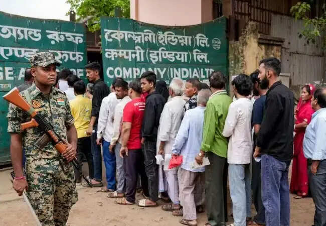पश्चिम बंगाल में 15 मतदान केंद्रों पर पुनर्मतदान की प्रक्रिया शुरू