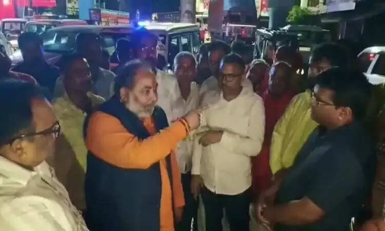 उत्तर प्रदेश के मंत्री दयाशंकर सिंह का इंजीनियर पर गुस्सा, वीडियो हुआ वायरल