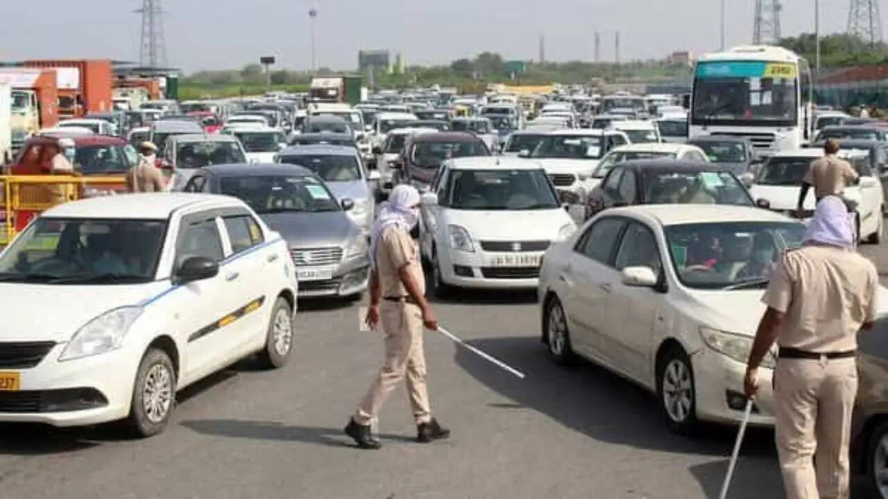 भारत में लॉकडाउन की अफवाहें निराधार, मंत्री पुरी ने दी स्पष्टता